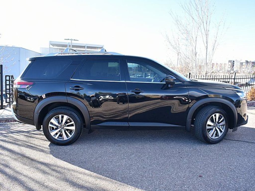 New 2025 Nissan Pathfinder SL SUV