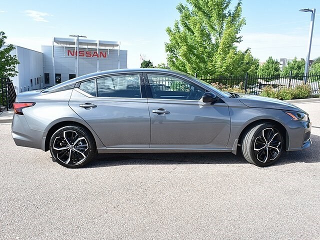 2025 Nissan Altima SR photo 2