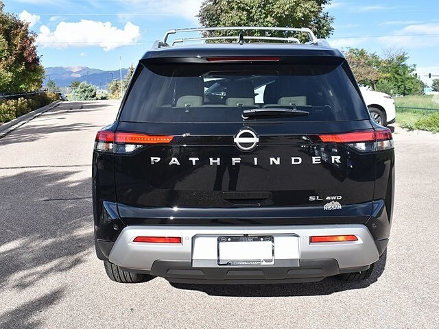 2025 Nissan Pathfinder SL photo 3