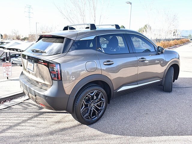 2026 Nissan Kicks SR photo 2