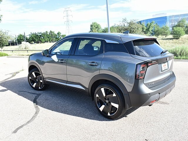 2025 Nissan Kicks SR photo 4