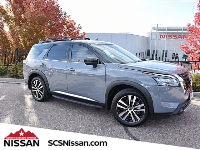 2025 Nissan Pathfinder Platinum's photo