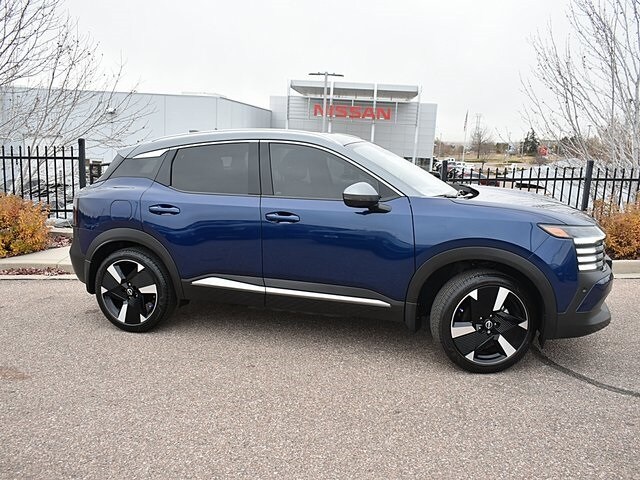 2025 Nissan Kicks SR photo 2