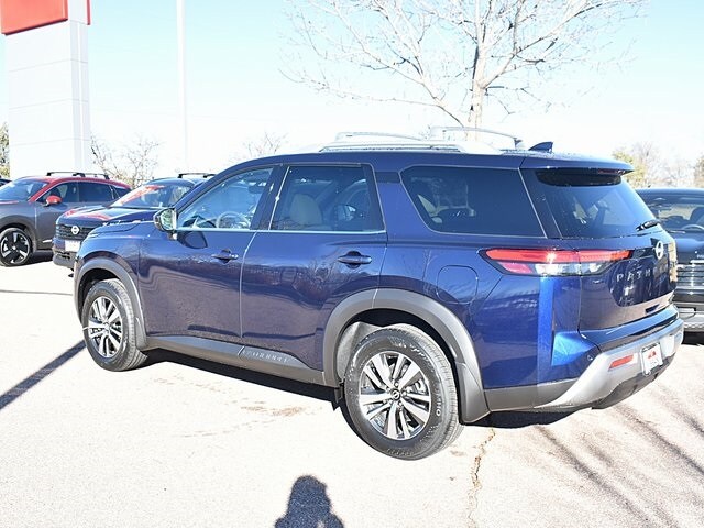 2025 Nissan Pathfinder SL photo 3