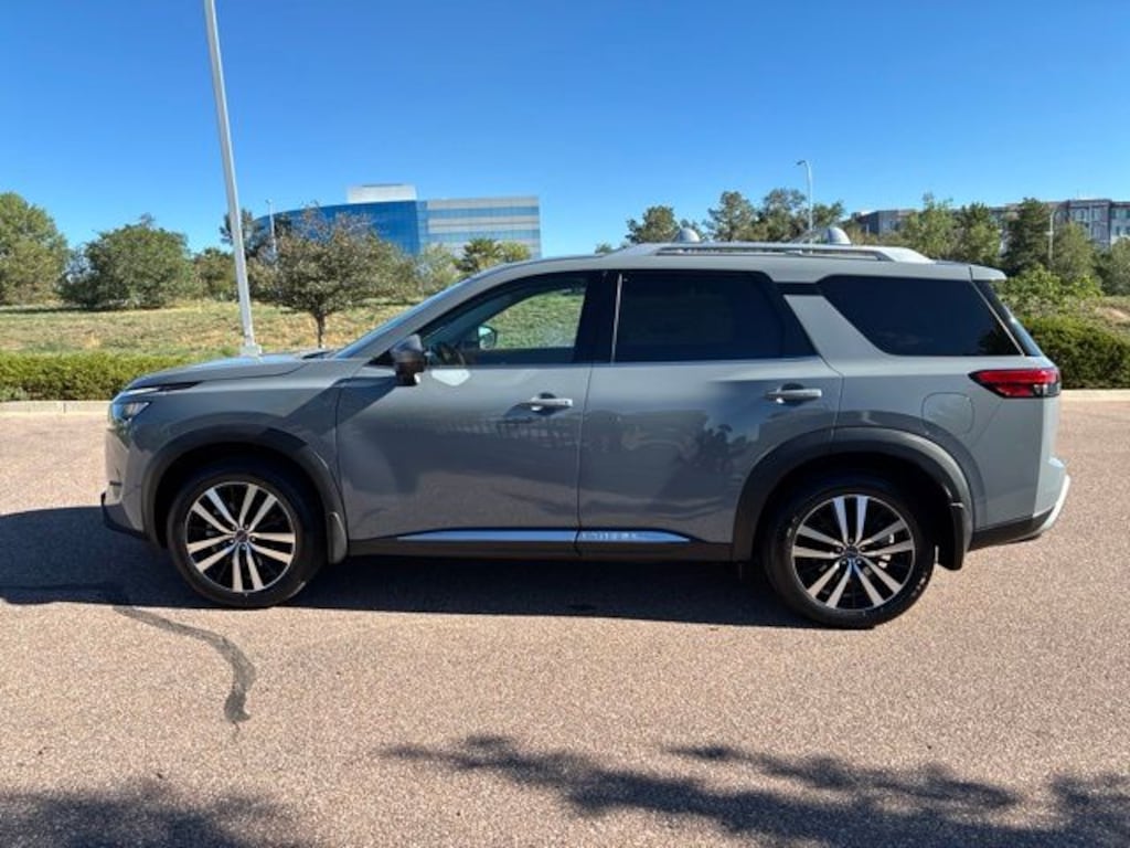 Used 2025 Nissan Pathfinder Platinum SUV