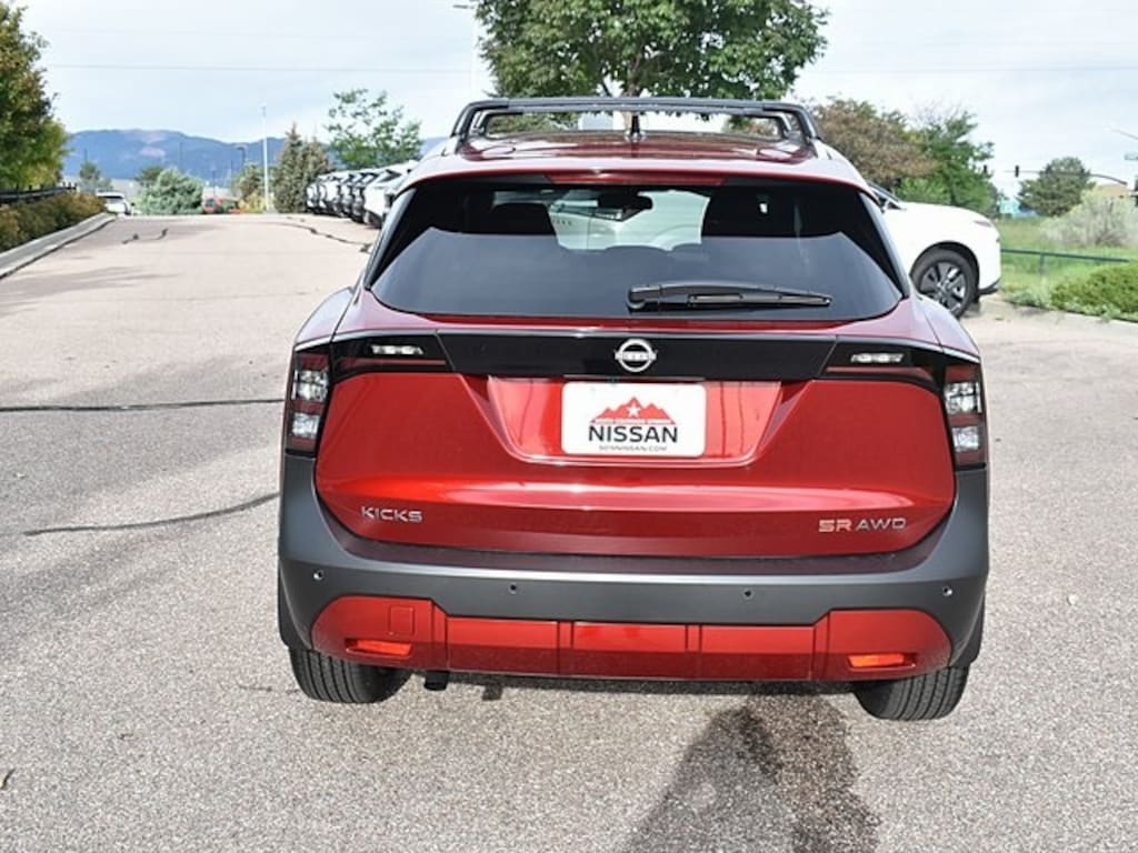 New 2026 Nissan Kicks SR SUV