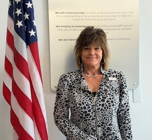 Staff member Lori Coughlin from ID_ce633b858f04