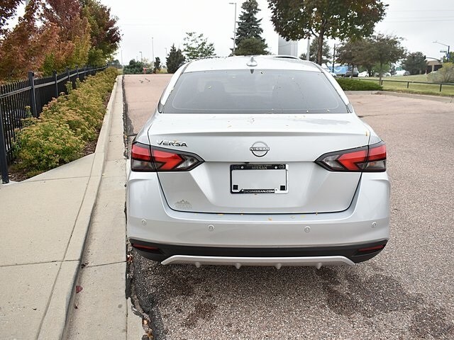 2025 Nissan Versa 1.6 SV photo 2