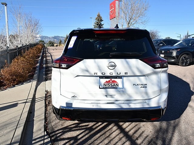 2026 Nissan Rogue Platinum photo 3