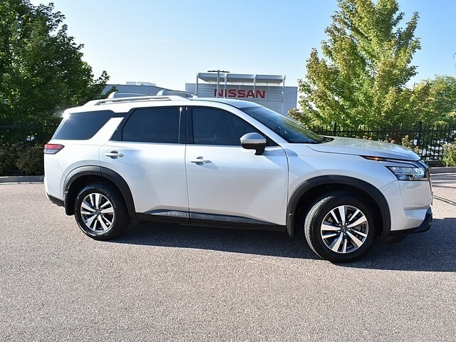 2024 Nissan Pathfinder SL photo 2