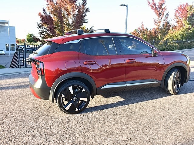 2025 Nissan Kicks SR photo 3