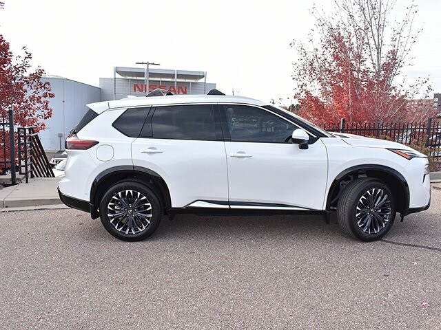 2026 Nissan Rogue Platinum photo 2