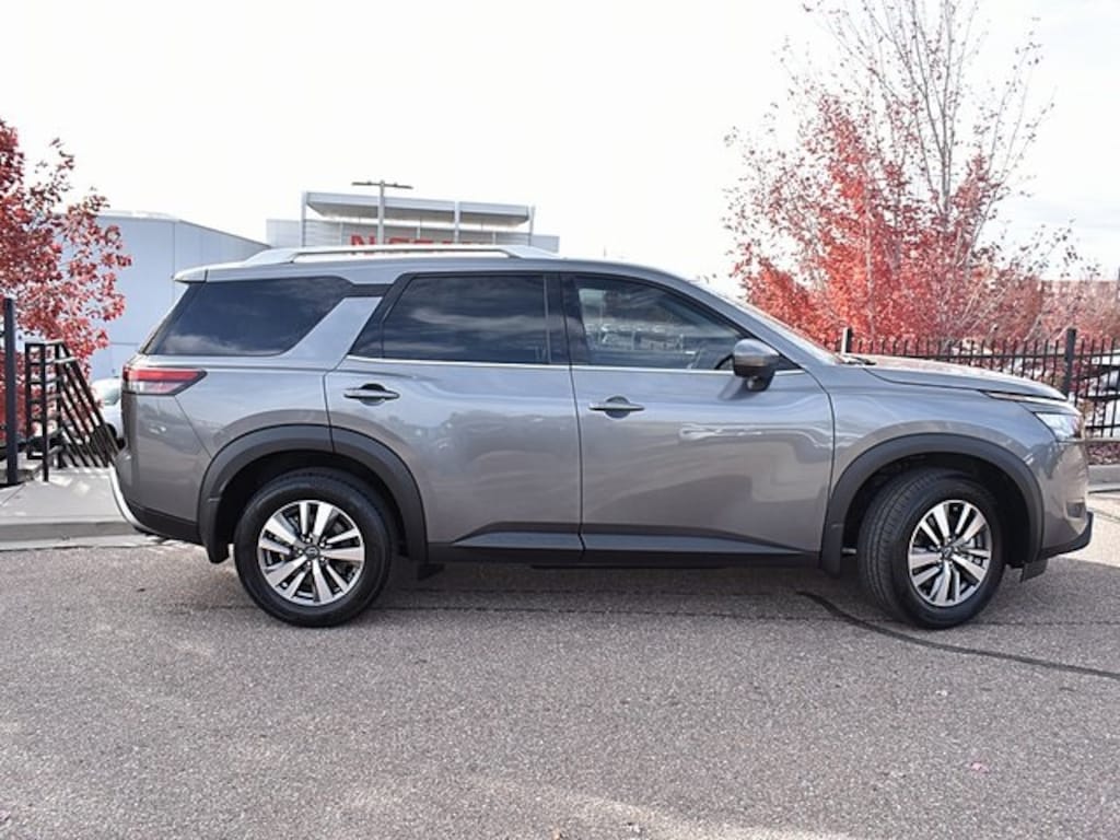 New 2025 Nissan Pathfinder SL SUV