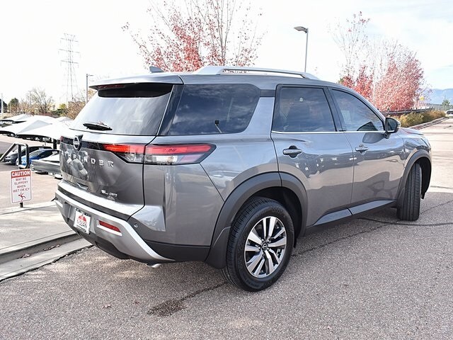 2025 Nissan Pathfinder SL photo 2