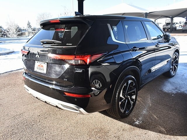 2024 Mitsubishi Outlander SE Black Edition photo 3