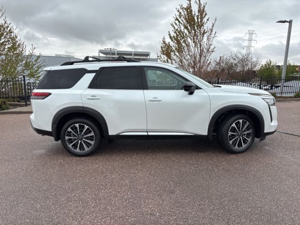 New 2026 Nissan Pathfinder Platinum SUV
