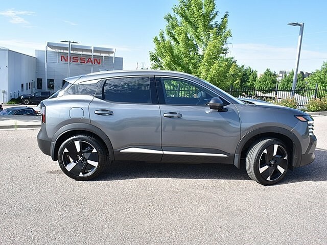 2025 Nissan Kicks SR photo 2