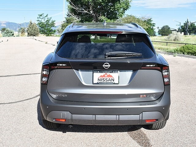 2025 Nissan Kicks SR photo 4