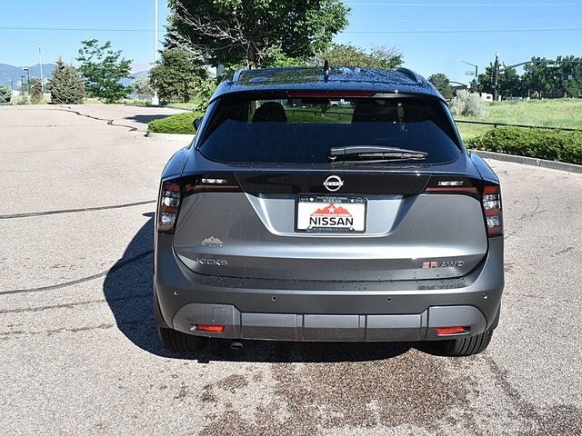 2025 Nissan Kicks SR photo 4