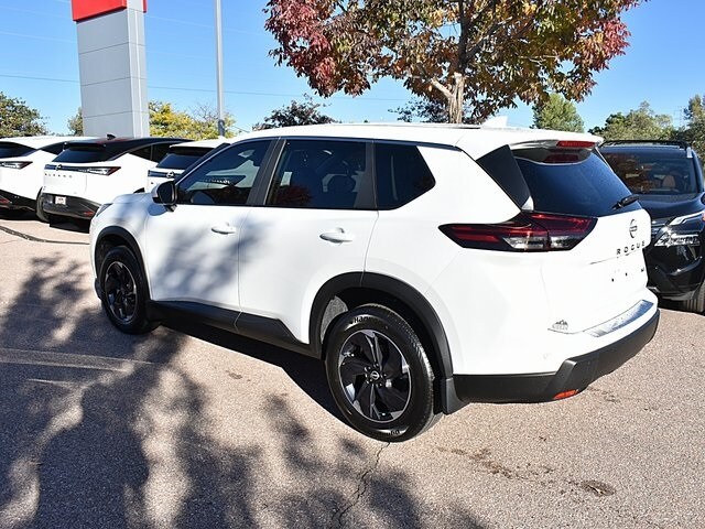 2026 Nissan Rogue SV photo 2