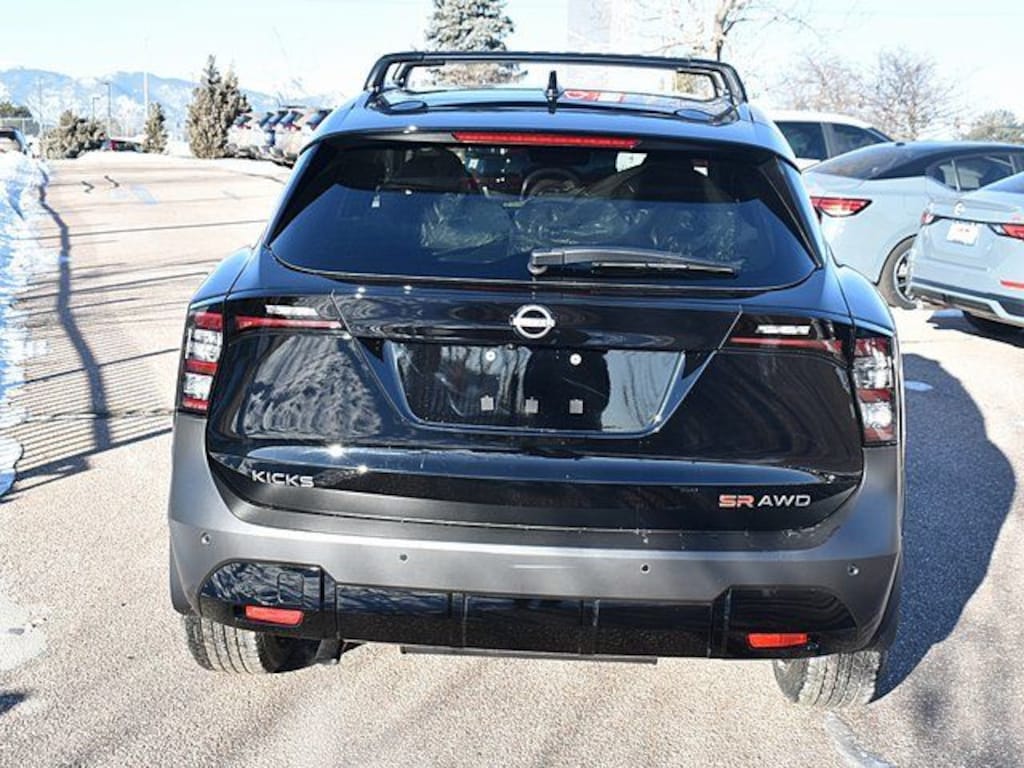 New 2025 Nissan Kicks SR SUV