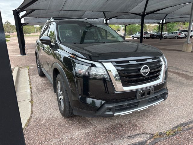 2024 Nissan Pathfinder SL 4WD's photo