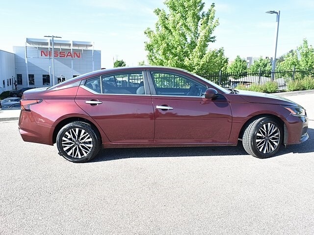 2023 Nissan Altima 2.5 SV photo 3