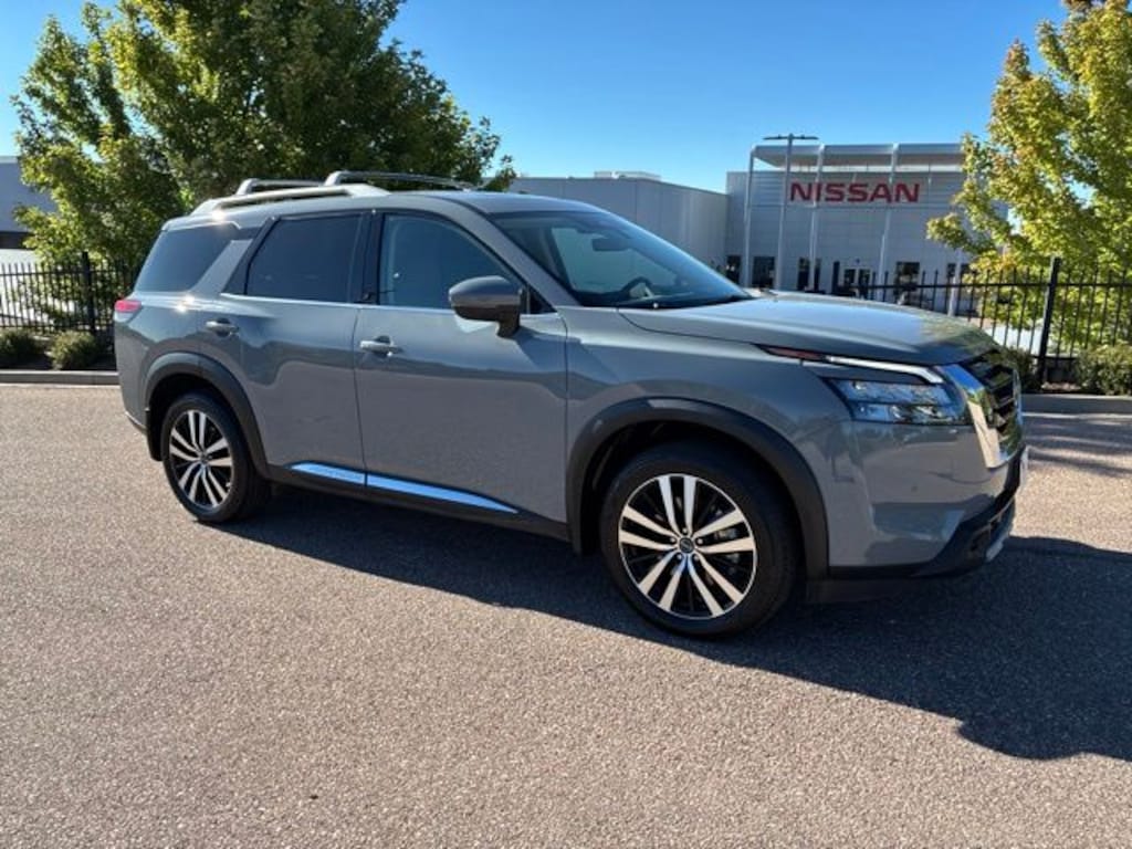 Used 2025 Nissan Pathfinder Platinum SUV