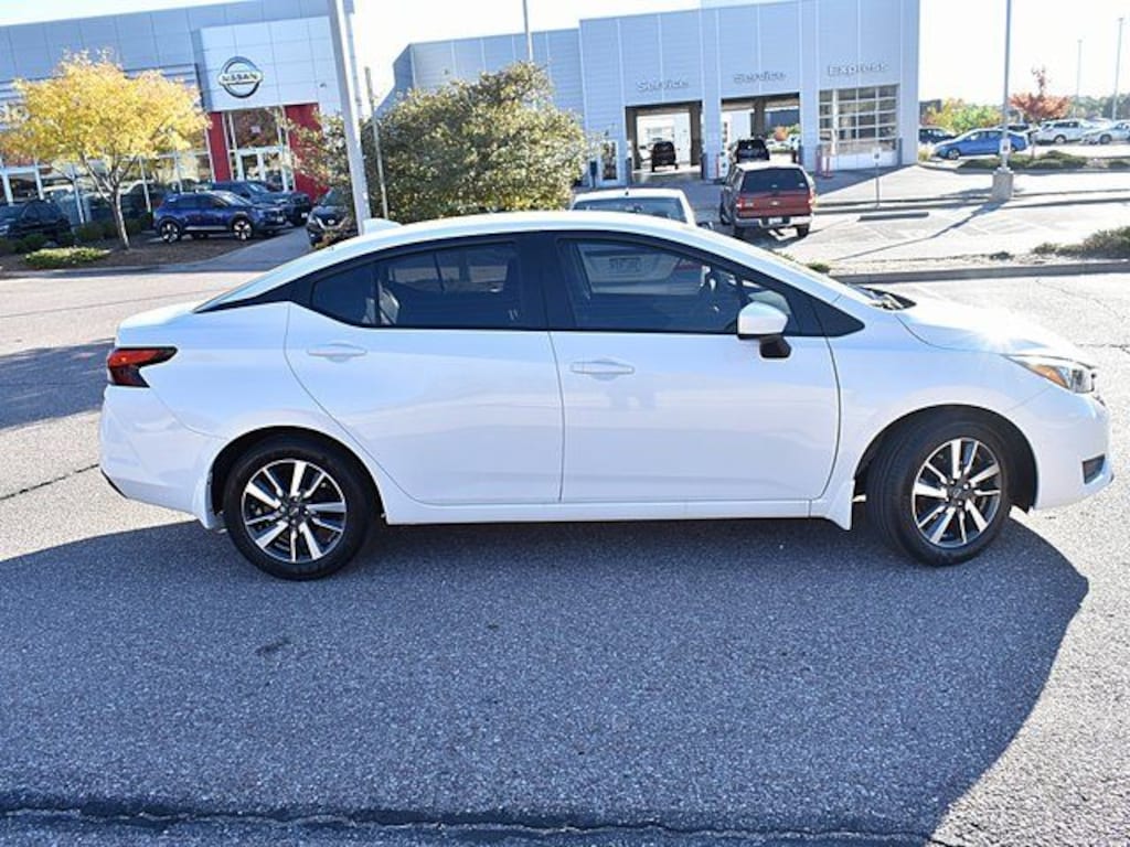 New 2025 Nissan Versa 1.6 SV Sedan