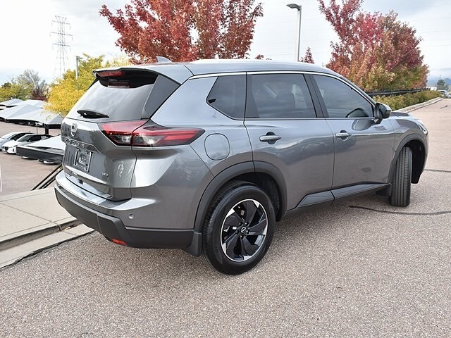 2026 Nissan Rogue SV photo 2