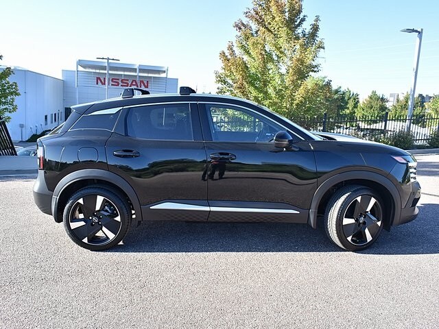 2026 Nissan Kicks SR photo 2