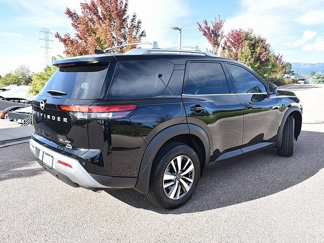 2025 Nissan Pathfinder SL photo 2
