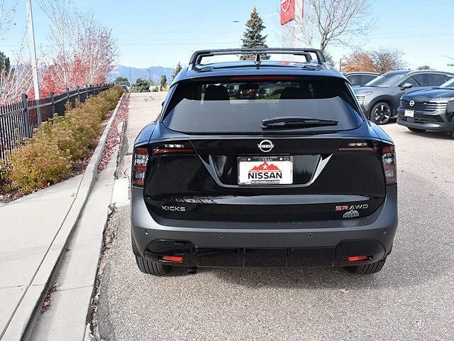 2026 Nissan Kicks SR photo 3
