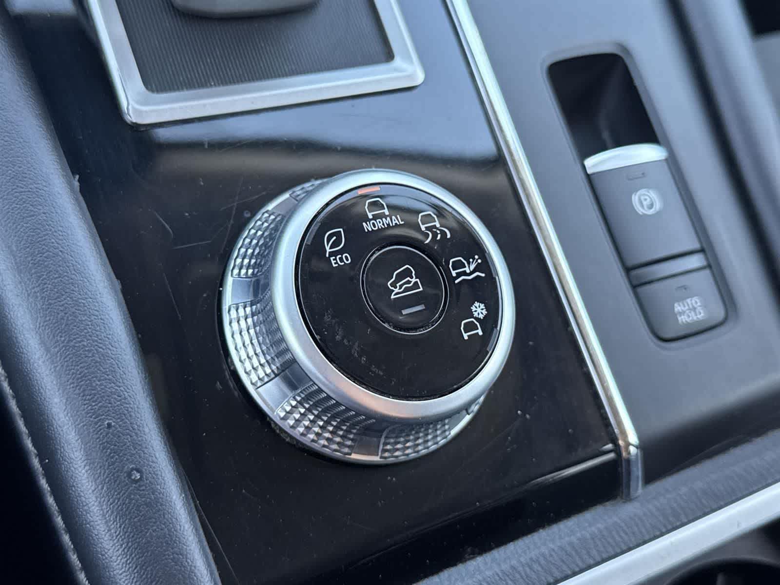 Thumbnail: 2024 Mitsubishi Outlander - 18