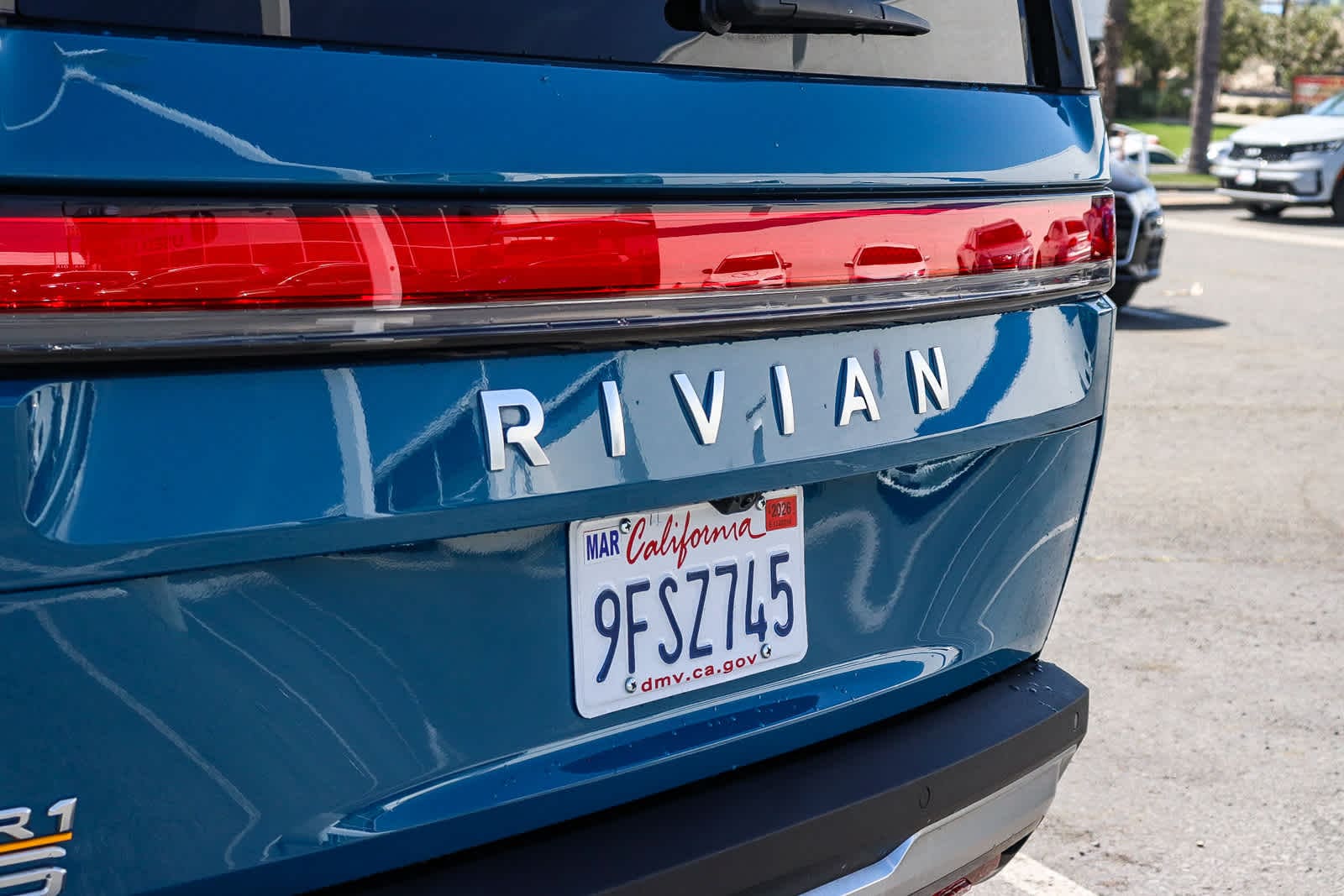 Thumbnail: 2023 Rivian R1S - 10