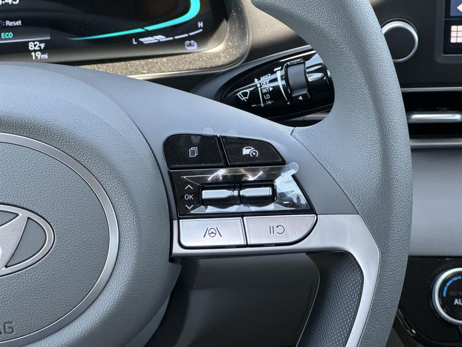Thumbnail: 2025 Hyundai Elantra - 11
