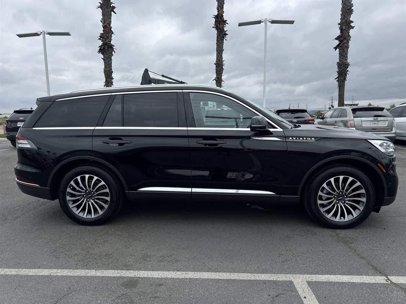 Thumbnail: 2023 Lincoln Aviator - 3