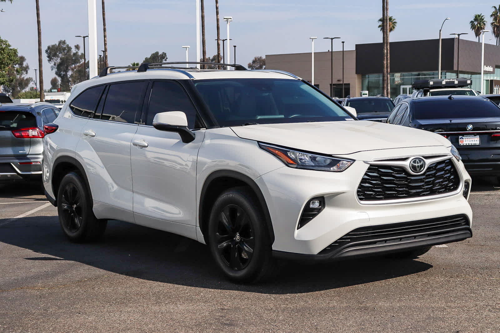 2020 Toyota Highlander XLE photo 2