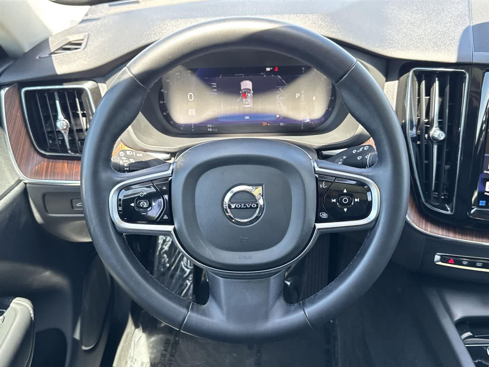 Thumbnail: 2023 Volvo XC60 - 10