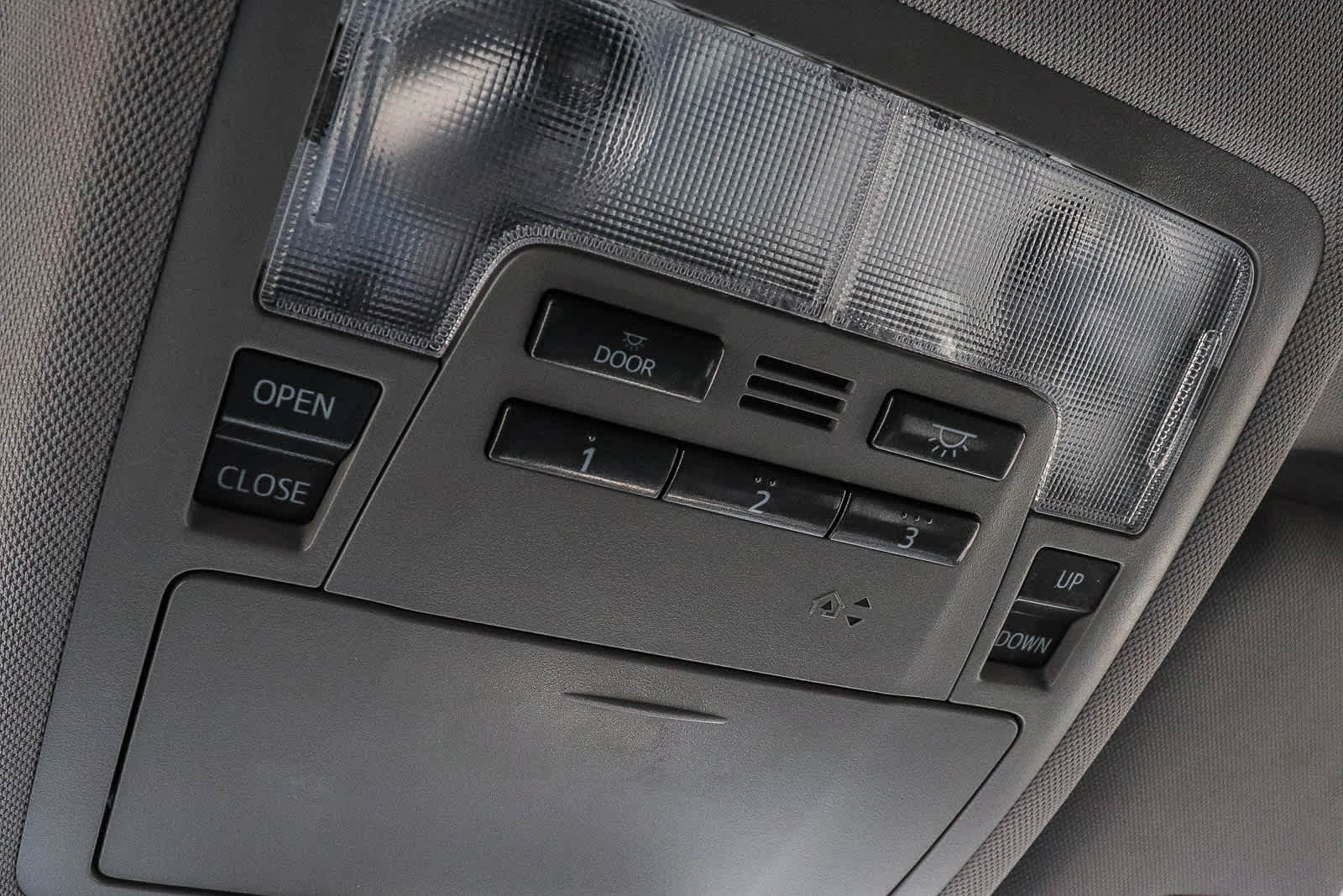 Thumbnail: 2016 Toyota Highlander - 31