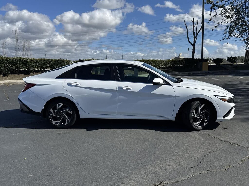 New 2025 Hyundai Elantra Limited Sedan