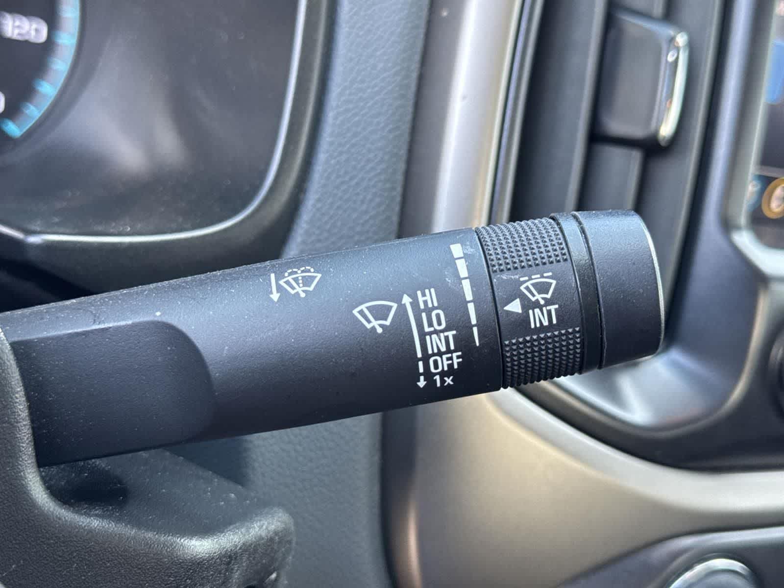 Thumbnail: 2022 Chevrolet Colorado - 24