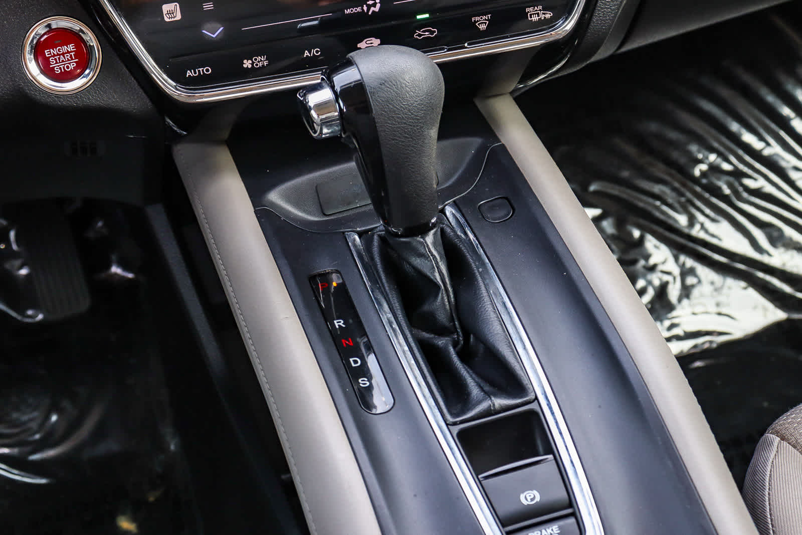 Thumbnail: 2016 Honda HR-V - 18