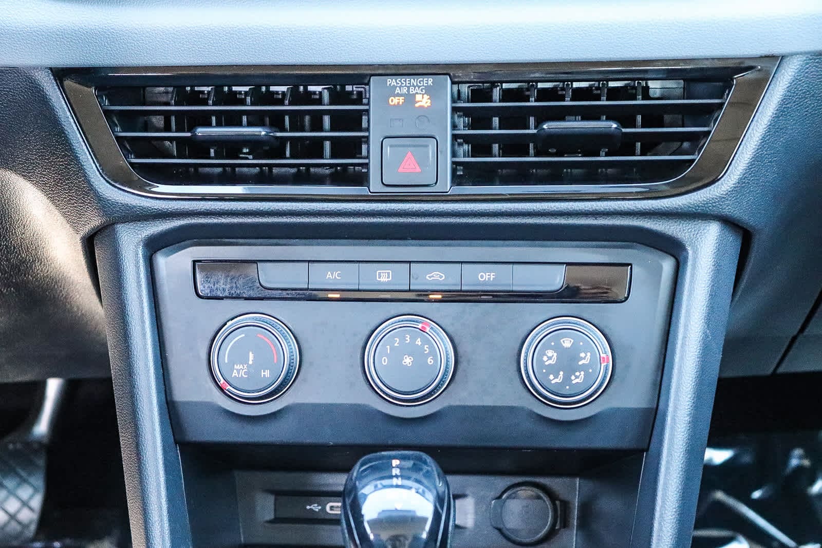 Thumbnail: 2022 Volkswagen Taos - 15