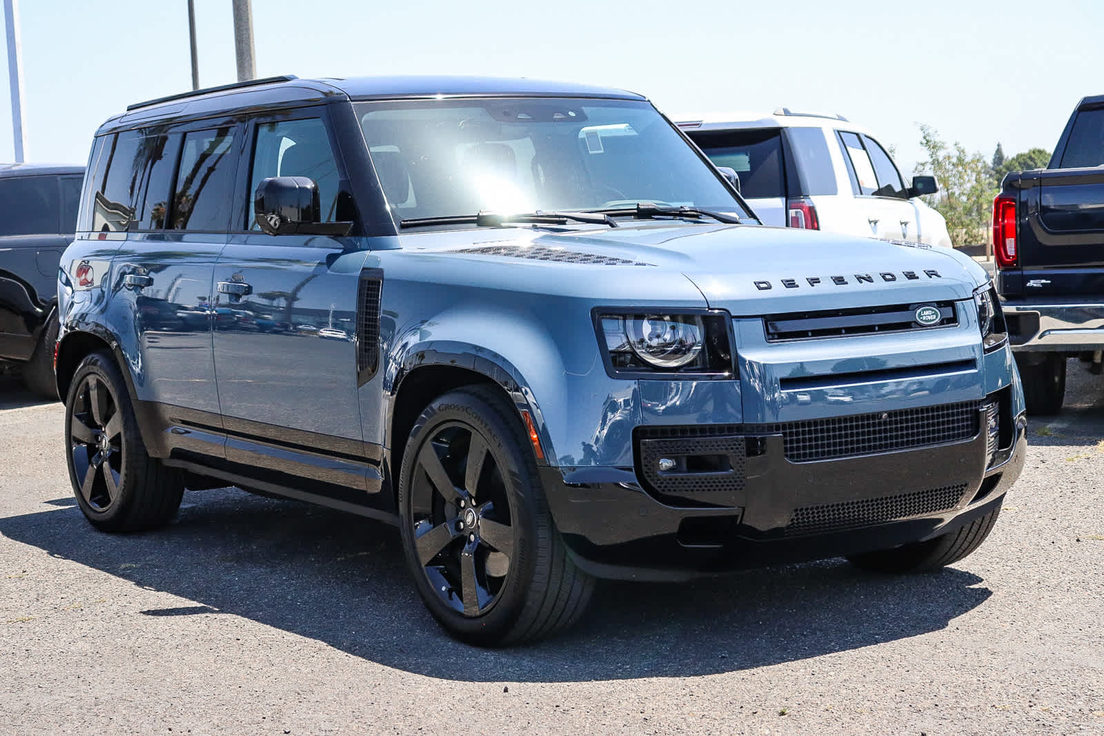 Thumbnail: 2025 Land Rover Defender - 2