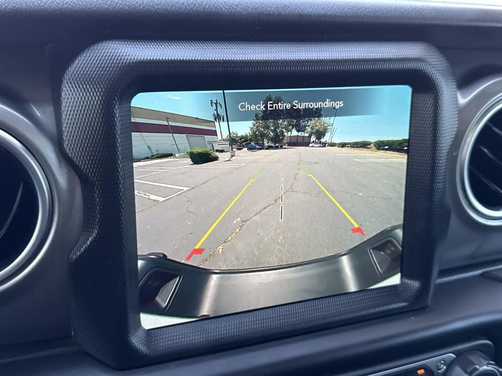 Thumbnail: 2023 Jeep Gladiator - 15