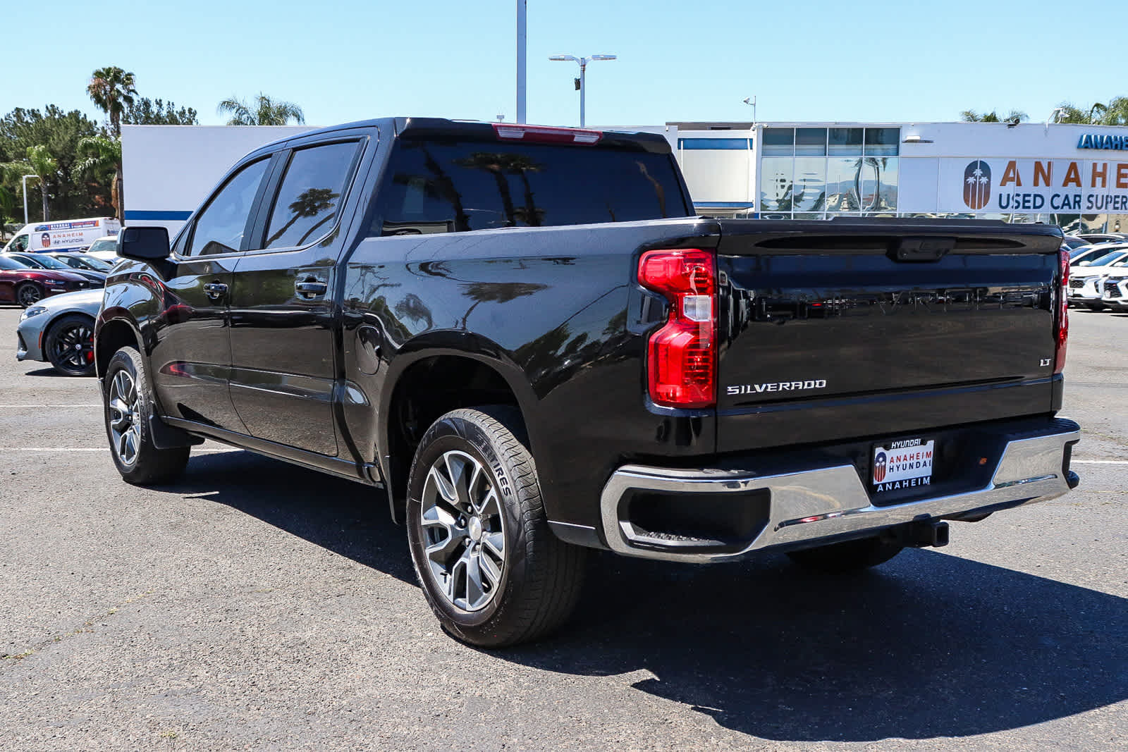 2022 Chevrolet Silverado 1500 LT photo 3