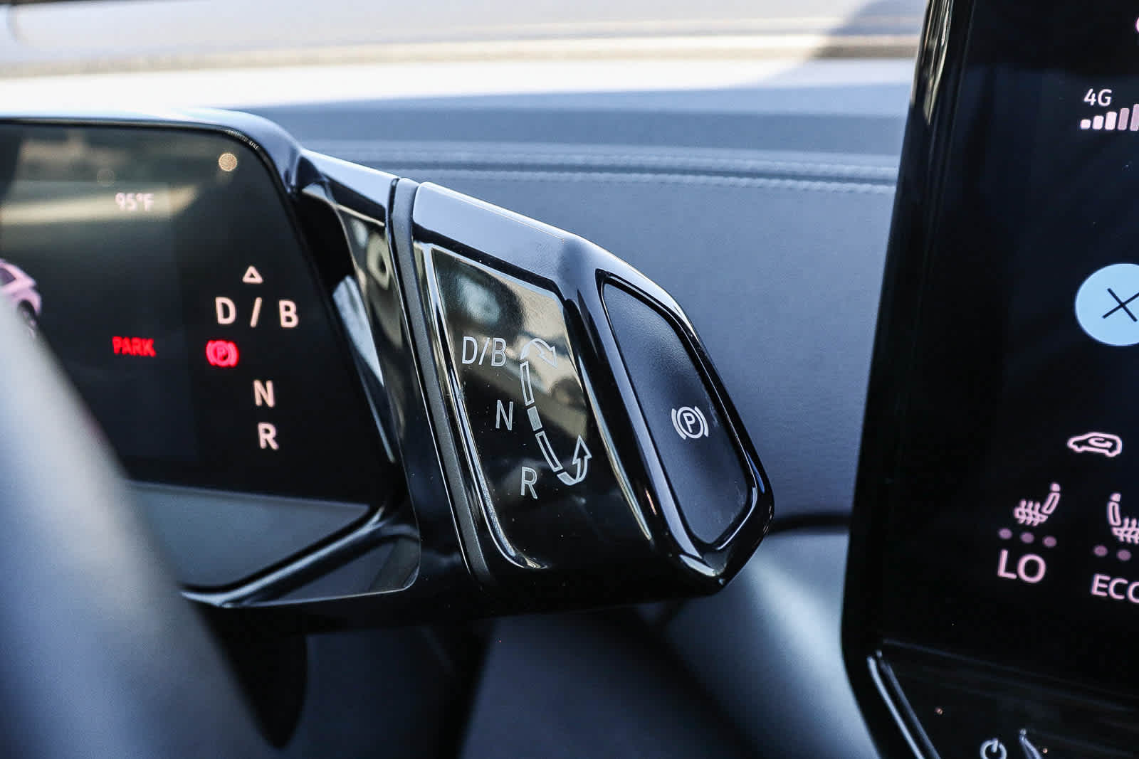 Thumbnail: 2023 Volkswagen ID.4 - 25