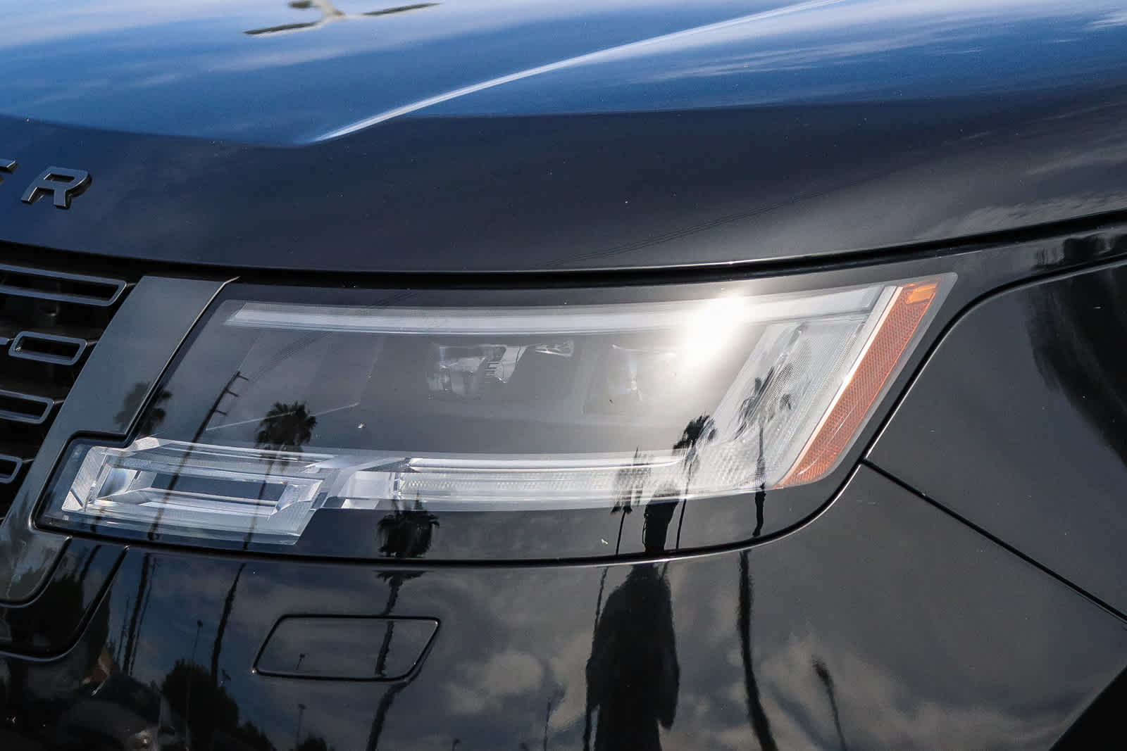 2023 Land Rover Range Rover SE photo 2