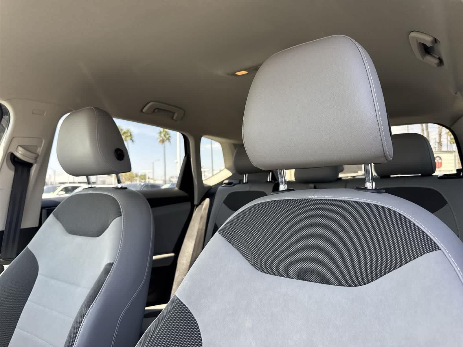 Thumbnail: 2022 Volkswagen Taos - 21